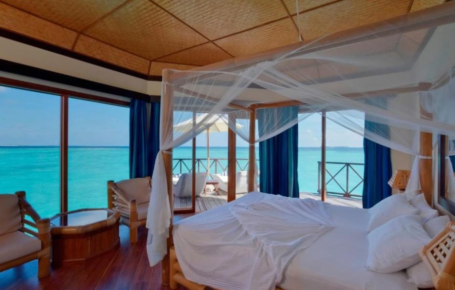 Beach Bungalow (Salupa rapida inclusa) + Transfer cu salupa